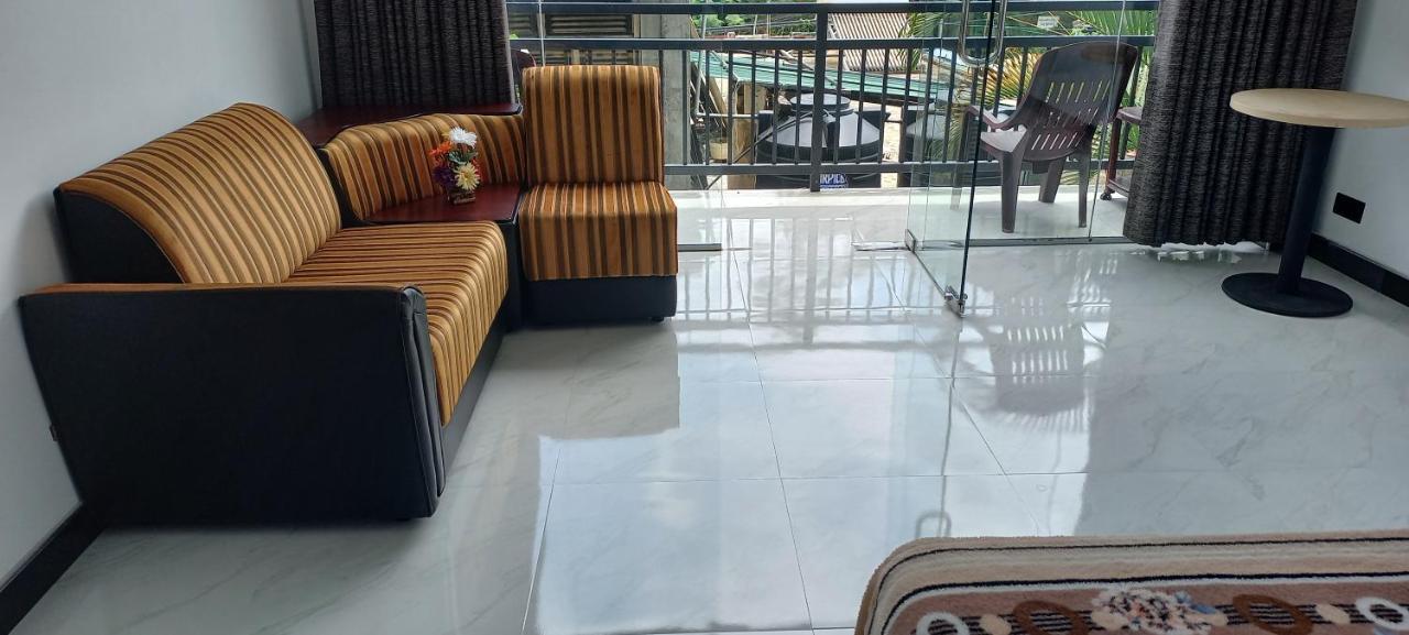 Ella Odyssey Inn Bagian luar foto