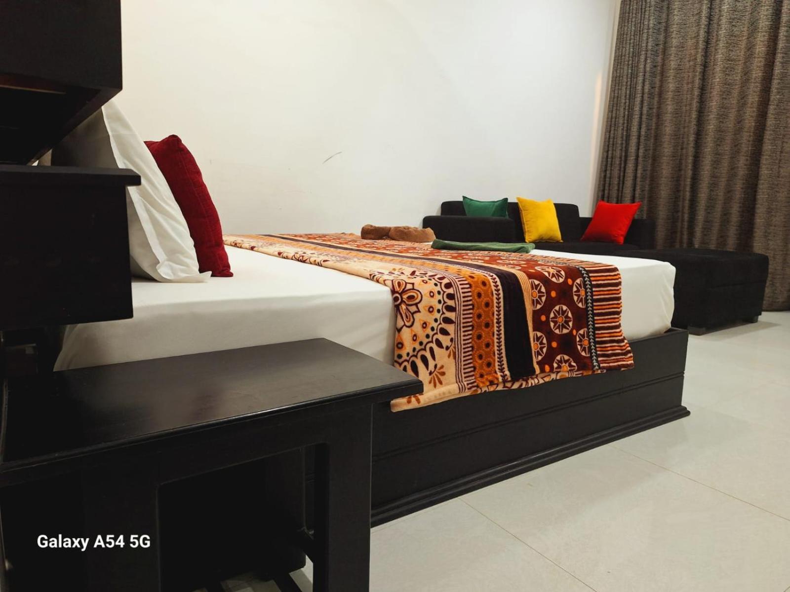 Ella Odyssey Inn Bagian luar foto