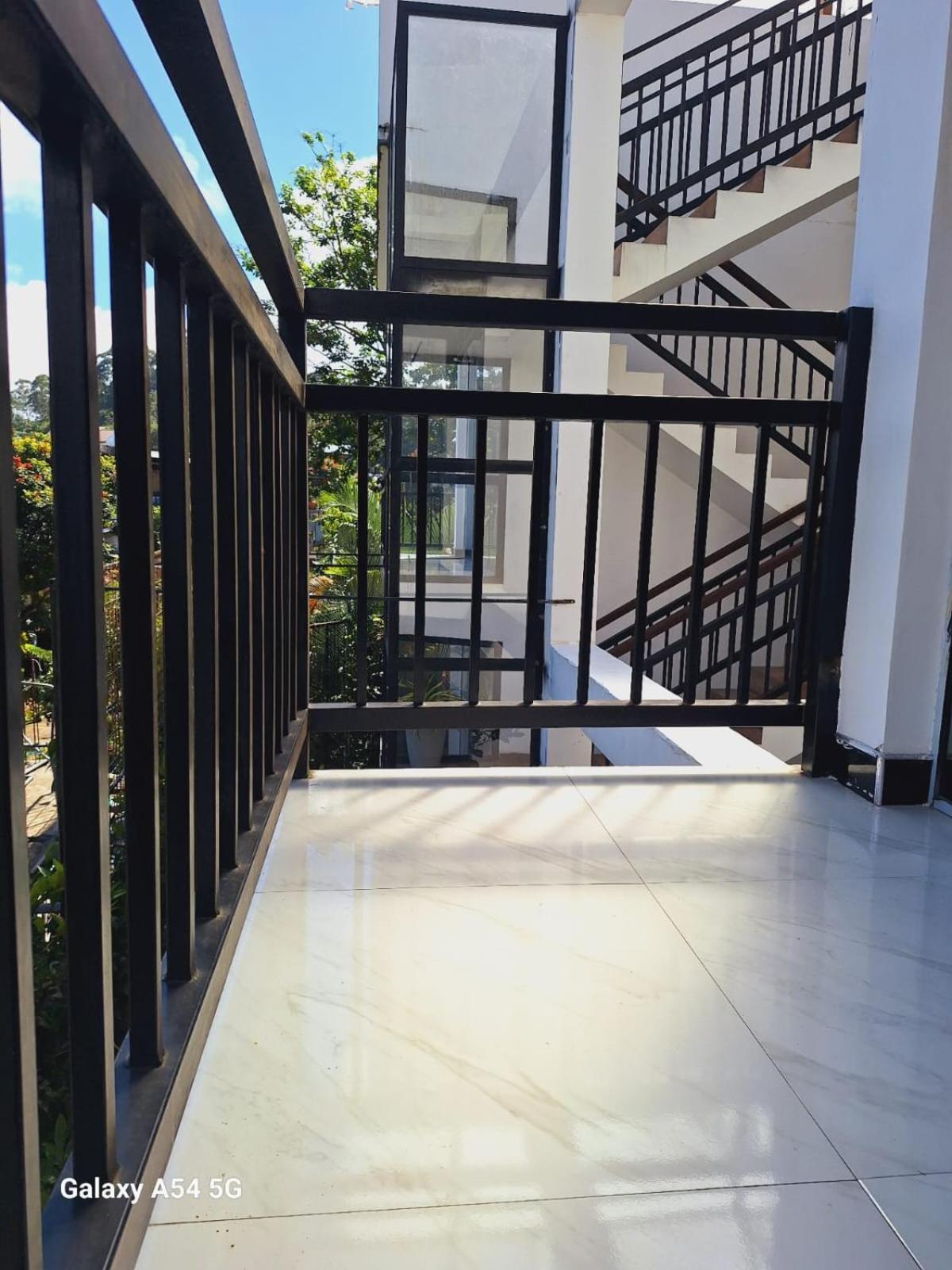 Ella Odyssey Inn Bagian luar foto