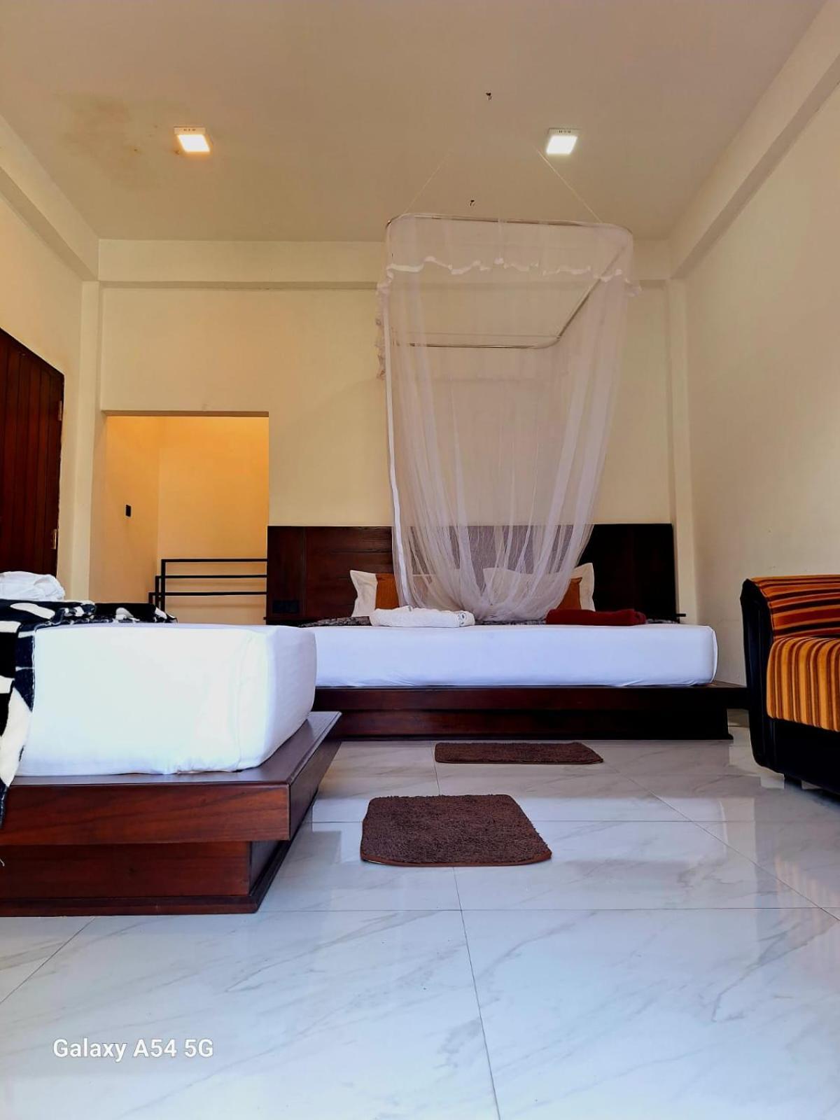 Ella Odyssey Inn Bagian luar foto
