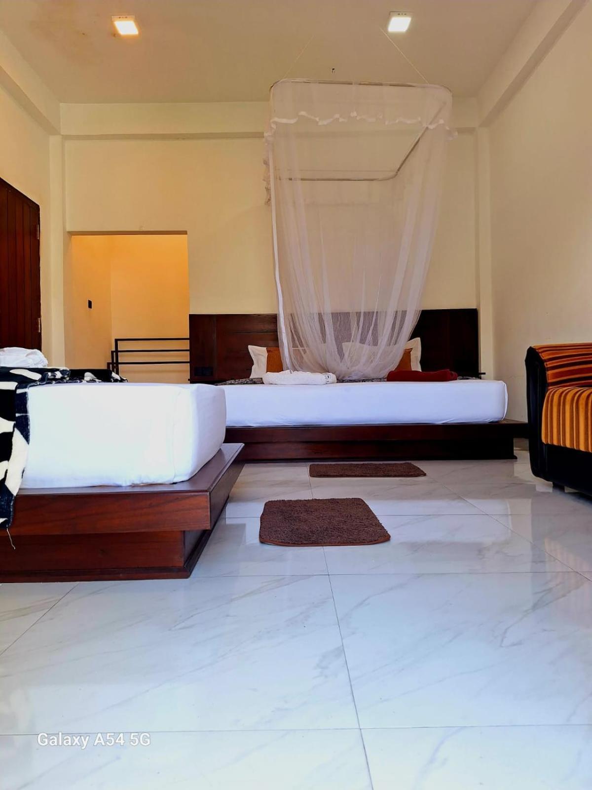 Ella Odyssey Inn Bagian luar foto